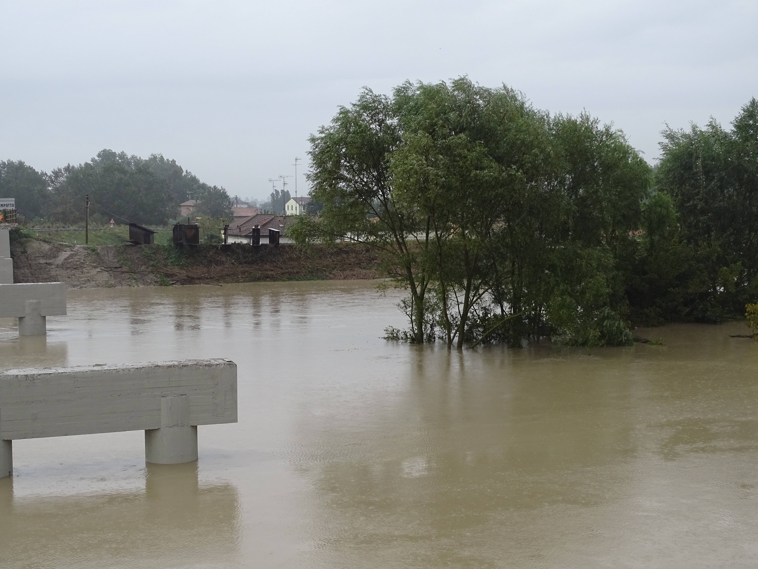 Immagine: Ponte Idice_alluvione1