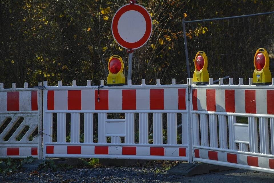 Immagine: strada chiusa al traffico