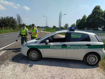 Una pattuglia della Polizia provinciale in aiuto alla Provincia di Ravenna